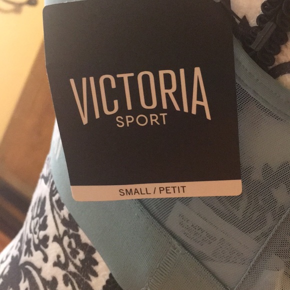 VS Sports Bra. NWT 💚 - Picture 4 of 5